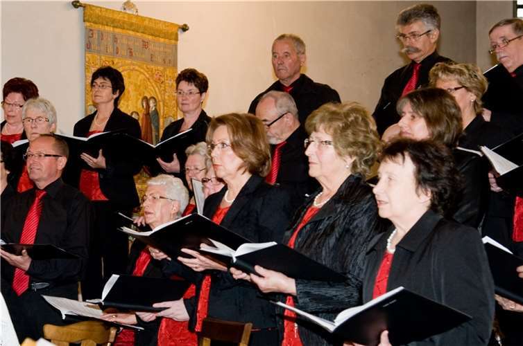 Weihnachtslieder, Wortbeiträge und mehr präsentierte die Singgemeinschaft Schlich bei ihrem Konzert in der St.-Genovefa-Kirche in Mendig. Gabriele Friedrich