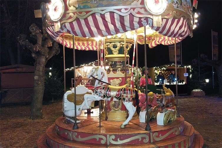 Weihnachtsmarkt-Karussell