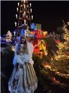 Weihnachtspyramide und Geschenkpakete waren das passende Ambiente für das Christ...