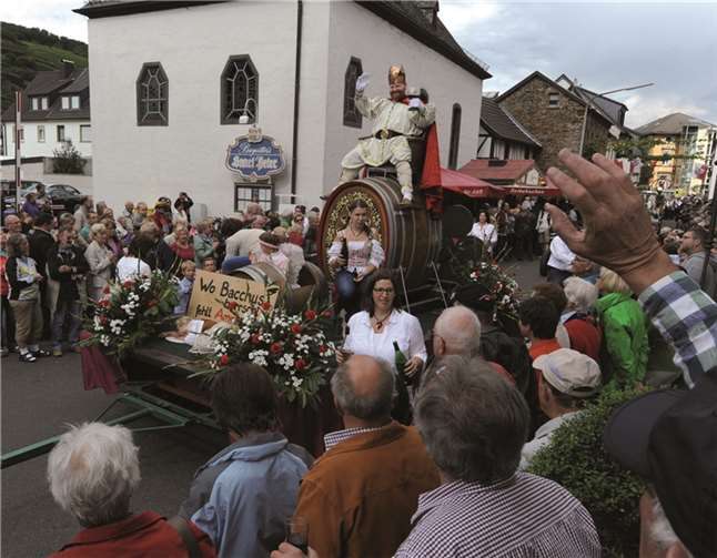 Weingott Bacchus alias Martin Wershoven wurde stürmisch bejubelt.