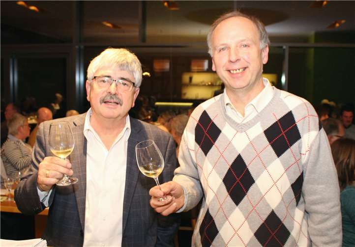 Eine vinologische Zeitreise mit Kalle Grundmann Weinkenner unter sich: Kalle Grundmann und Winzer Matthias Müller freuen sich auf viele Gäste und einen tollen Erlös für die Caritas-Stiftung Koblenz. privat