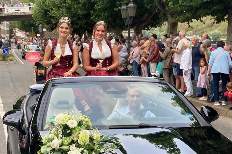 Weinkönigin Alicia und ihre Weinprinzessin Lea konnten zum Heimat- & Weinfest in Cochem erneut mehrere Tausend Gäste willkommen heißen.
