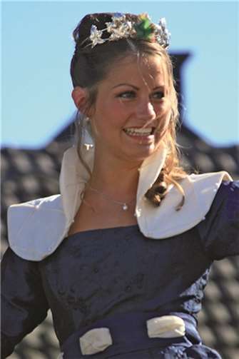 Weinkönigin Alina I. eröffnet das 18. Historische Weinfest.. privat