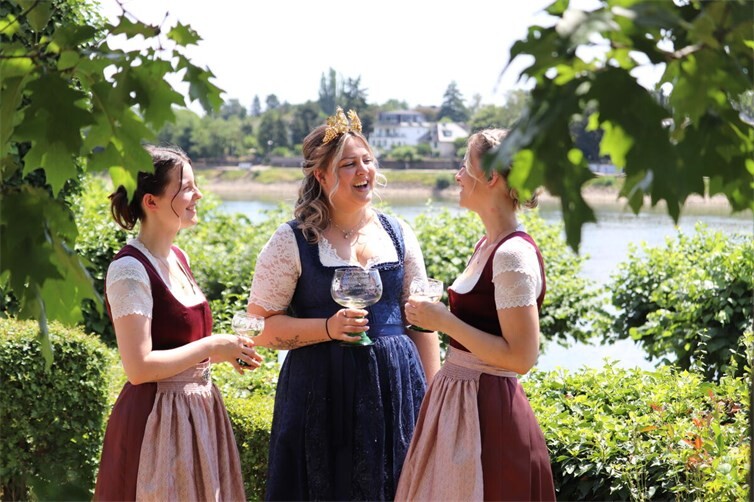 Weinkönigin Celina und ihre Weinprinzessinnen freuen sich darauf, mit allen Freunden und Unterstützern des Erpeler Weinfestes vier fantastische Tage auf dem Weinfest verbringen zu dürfen.