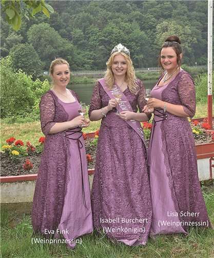 Weinkönigin Isabell mit den Prinzessinnen Eva und Lisa. privat