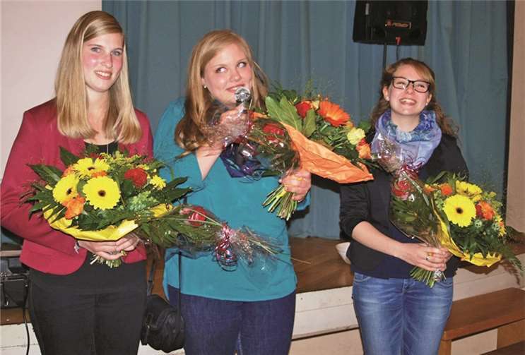 Weinkönigin Julia Bell (Mi.) mit Christine Kurth und Linda Trarbach (re.). -WITE-