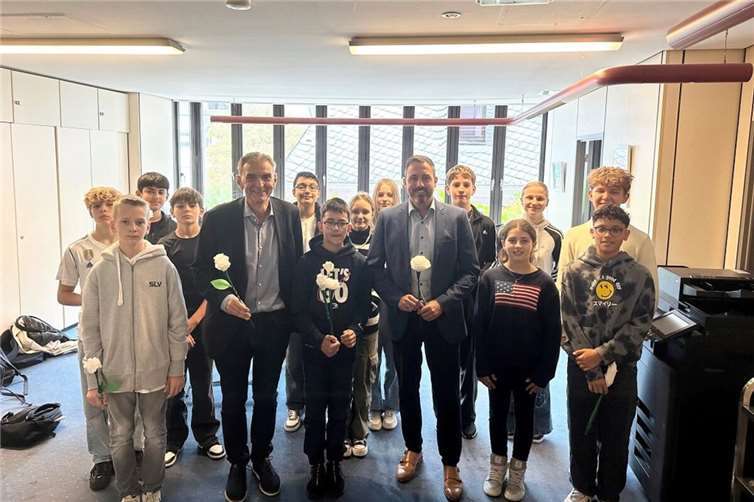 Weiße Rosen und Menschenrechte: Projekttag erinnert an Hans und Sophie Scholl.  Fotos: Linda Pfannschmidt