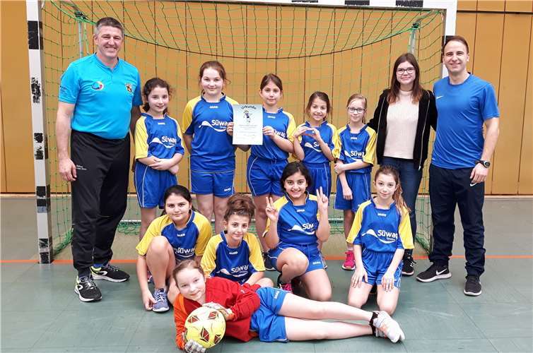 Weißenthurmer Schülerinnen belegen 3. Platz bei der Fußball-Kreismeisterschaft. Foto: privat