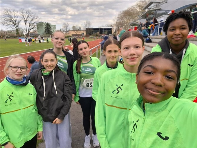 Weit musste die Leichtathletikgruppe des LAV 23 Meckenheim nicht fahren zu den Langstrecken-Nordrhein-Meisterschaften 2026, die mit Rahmenprogramm am 21. März 2026 in Wesseling ausgetragen wurden. Foto: privat