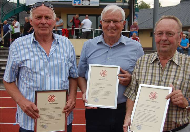Weit über 100 Jahre Ehrenamt (v.l.): Werner Adam, Anton Reiter und Heinrich Klostermann.