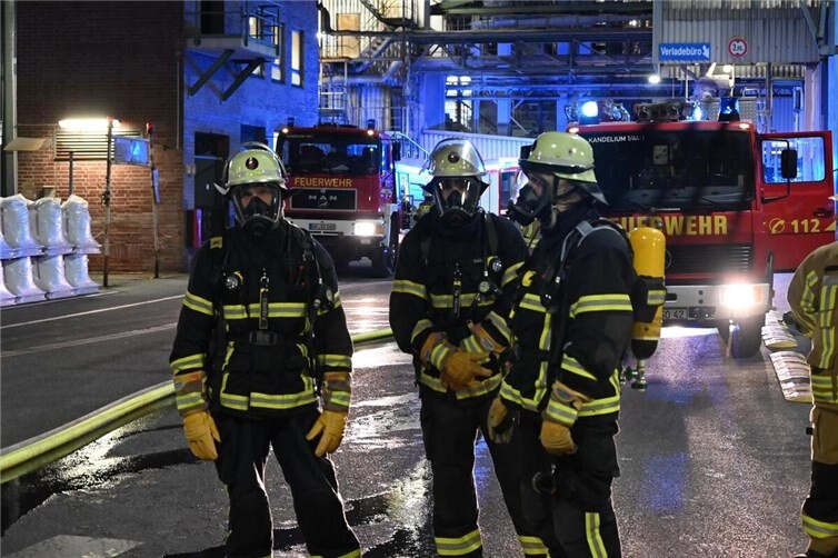 Einsatzübung in Bad Hönningen: Feuerwehr trainiert schnelle Menschenrettung  Weitere Einsatzkräfte waren in Bereitschaft.Fotos: Matthias Lemgen
