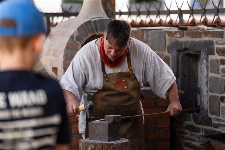 Glastag in Rheinbrohl: Glasofen, Handwerk und Brotbacken live erleben