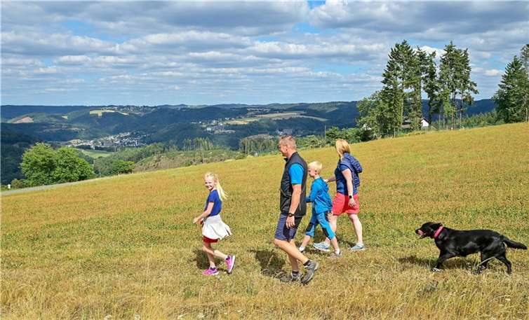 Weitsicht bis ins Rengsdorfer Land. Copyright: Schmalenbach U-Press