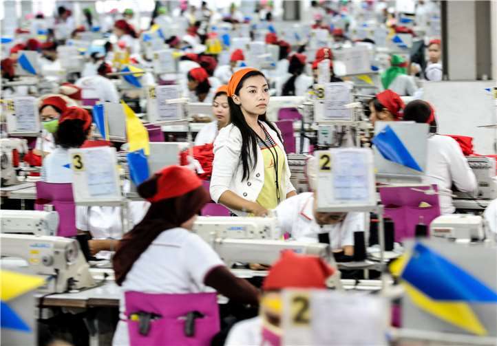 Welche Ansätze für sozial- ökologische Bekleidung gibt es? Gibt es Unternehmen, die es „besser“ machen?Quelle: Better Work Program, flickr.com