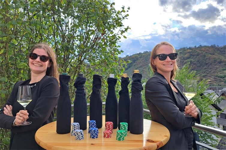 Welcher Wein sich hinter welcher Probe verbirgt wird aufgelöst nachdem die Tische ihre Tipps abgegeben haben.
