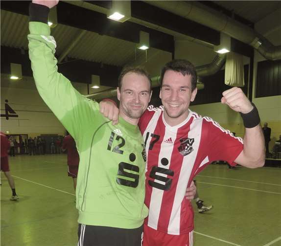 Wellings Torhüter Sebastian Monschauer (links) und Christian Welsch hatten entscheidenden Anteil am Wellinger Erfolg.Privat