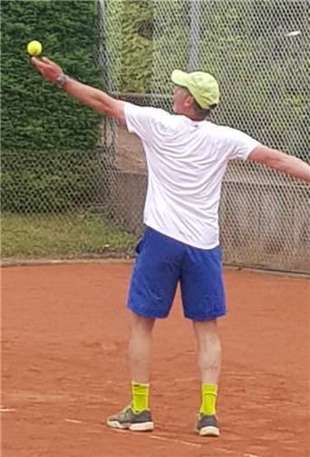 Welt-und Europameister Stefan Burchard beim Ballwurf.