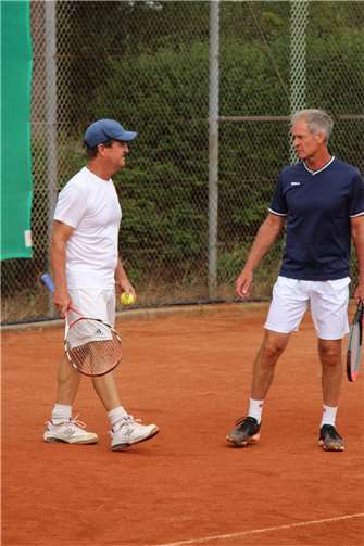 Weltklassespieler Tom Coulton und Anders Jarryd begeistern (TC Rheinbach) im Doppel (v.l.).