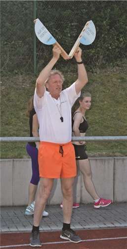 Weltmeister und 800-Meter-Rekordhalter Willi Wülbeck sorgte beim RWE-Schulstaffellauf in Cochem höchstpersönlich für das Startzeichen.