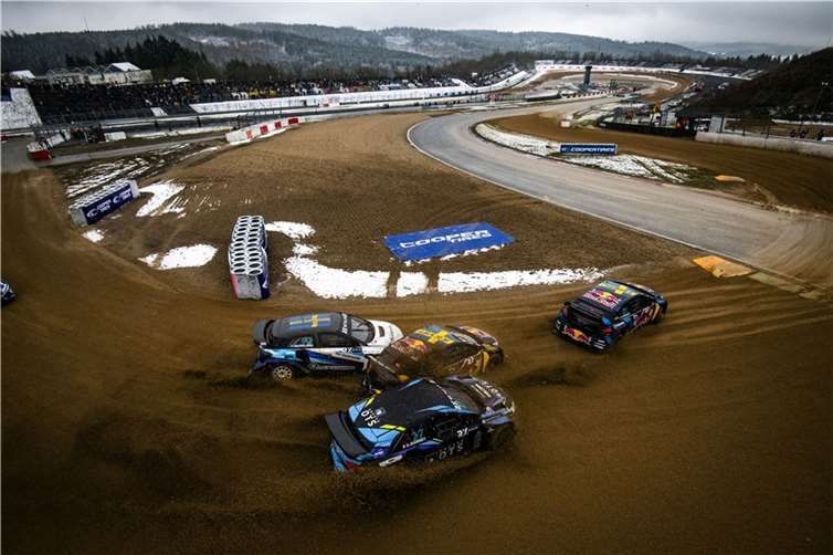 Weltmeisterschafts-Finale in der Müllenbachschleife: Bei der FIA World RX of Germany gehen die leistungsstarken Rallycross-Fahrzeuge auf Kies und Asphalt an den Start.  Foto: Christian Hahn / Nürburgring