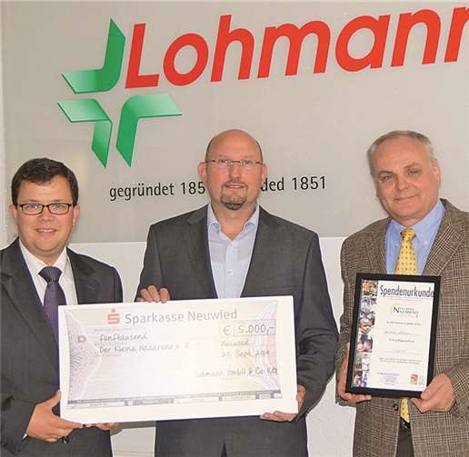 Weltweit setzt sich Lohmann für eine bessere Zukunft benachteiligter Kinder ein. Jetzt kommt Hilfe nach Brasilien (v.li.): Martin Schilcher, Geschäftsführer Lohmann GmbH & Co.KG, Werner Rosemeyer, 1. Vorsitzender „Der Kleine Nazareno e.V.“, Jürgen Walda, Geschäftsführer Lohmann GmbH & Co.KG. Lohmann GmbH