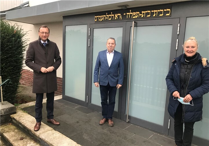 Wenige Tage nachdem der CDU-Bundestagsabgeordnete Josef Oster der Jüdischen Kultusgemeinde Koblenz aus Berlin die freudige Nachricht übermitteln konnte, dass im Haushaltsentwurf des Bundesministeriums des Inneren, für Bau und Heimat 2,5 Millionen Euro für den Bau einer neuen Synagoge in der „Weisser Gasse“ in Koblenz vorgesehen sind, wurde er gemeinsam mit seiner CDU-Stadtratskollegin Monika Sauer in der Gemeinde empfangen.Foto: privat