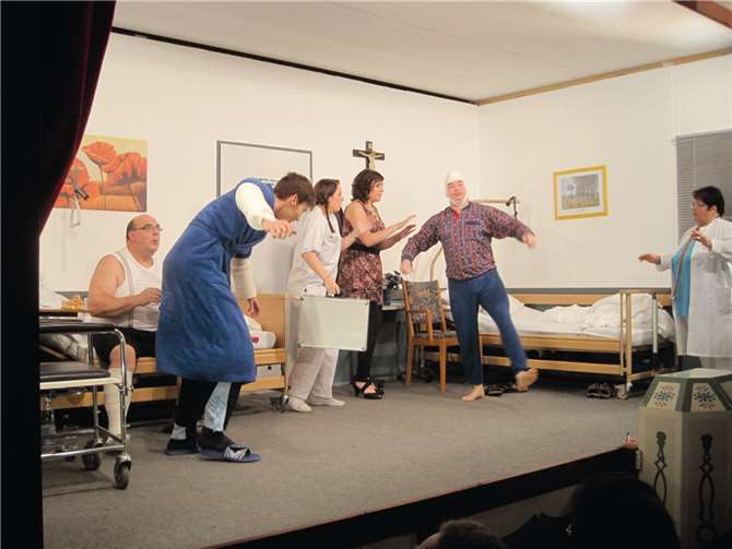 Wenn Patient Alfred wieder einen Anfall bekommt, sind Lachtränen sicher. TT