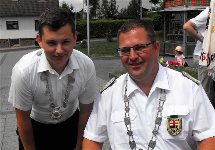 Wenn der Vater mit dem Sohn...Jungschützenkönig Benjamin und Schützenkönig Marcus Schwickert.