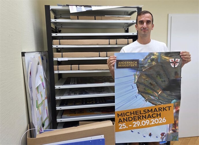Wenn die Plakate für den aktuellen Michelsmarkt gedruckt sind, ist es nicht mehr lange bis zum beliebten Volksfest.