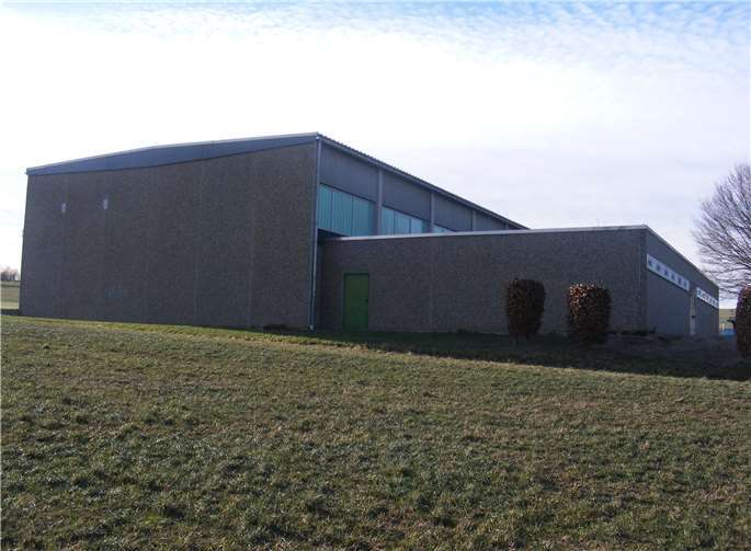 Wenn die Turnhalle in Merzbach auch als Mehrzweckeinrichtung genutzt werden soll, müsse eine kostspielige Lüftungsanlage neu geplant und eingebaut werden, die für den Sportbetrieb nicht notwendig ist, so die SPD. Foto: privat