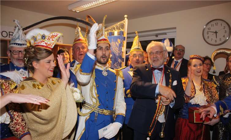 Wenn die fünfte Jahreszeit vor der Tür steht, dann dürfen auch die närrischen Repräsentanten nicht fehlen. Das designierte Koblenzer Prinzenpaar mit Prinz Marcel dem flammenden Niederberger und Confluentia Rebecca ließen es sich nicht nehmen der RKK ihre Aufwartung zu machen.bla