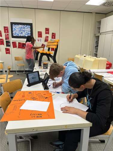 Wenn die neue „Orange Bank“ am vorgesehenen Platz steht, wird sie eine von mehr als 57 im Rhein-Sieg-Kreis sein. Foto: privat