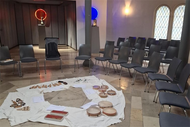 Wenn ein Klang fehlt: Familien entdecken den Friedhof auf besondere Weise