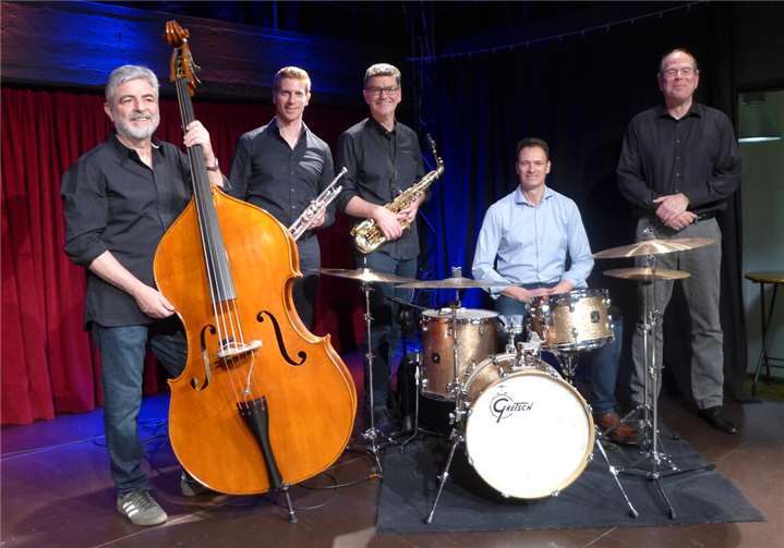 Wenn sich musikalische Leidenschaft, Beherrschung der Instrumente und jahrelange Bühnenerfahrung verbinden, entsteht ein Konzerterlebnis, das begeistert. Genau dieses Erlebnis bietet das Konzert „Jazz im Köllenhof“ am 7. Oktober mit dem „Black Rhine Quintet“. Foto: privat