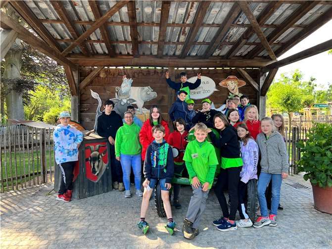 Wenn sich um 18 Uhr die Pforten im Kölner Zoo schließen haben die Besucher normalerweise keinen Zutritt mehr. Anders war dies für die Kinder der Jugendgruppe des Eifel- und Heimatvereins aus Rheinbach. Fotos: privat