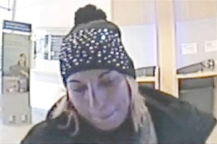 Wer Angaben zur Identität der Frau machen kann. Fotos: Polizei NRW