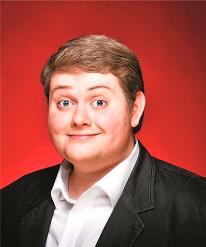 Wer Kai Kramosta live in den eigenen vier Wänden erleben möchte, sollte bei diesem Gewinnspiel mitmachen! privat