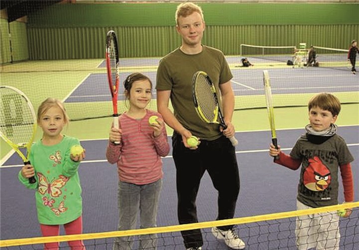 Wer Lust hat, kann bei einer Schnupperstunde Tennis kennenlernen. privat