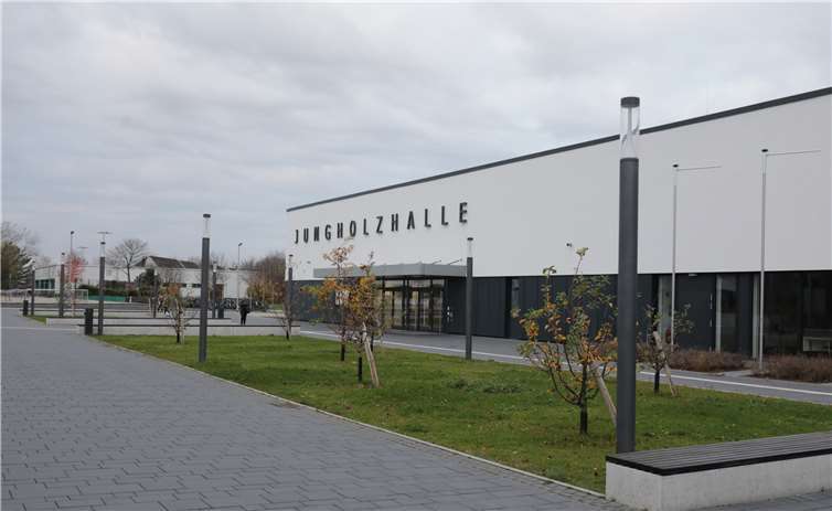 Wer an Ratssitzungen teilnehmen möchte, muss am Abend der Sitzung zurzeit in die Jungholzhalle kommen.Foto: CEW