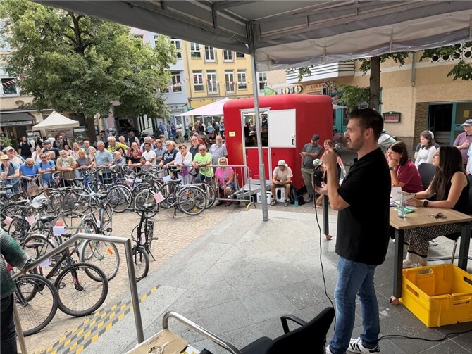 Wer auf dem Remagener Jakobsmarkt an den rund 250 Ständen nicht fündig geworden war, hatte am Sonntagnachmittag noch eine ganz besondere Gelegenheit, ein Schnäppchen zu machen.