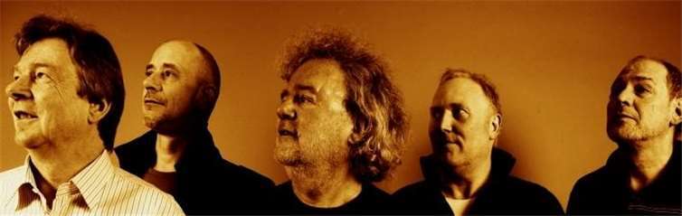 Wer bei The Journeymen an Eric Clapton und rockigen Blues denkt, liegt richtig.The Journeymen