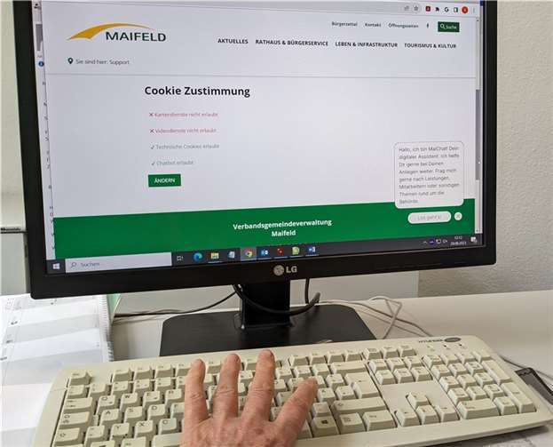 Wer die Homepage der Verwaltung (www.maifeld.de) öffnet und dem so genannten Chatbot-Cookie zustimmt, findet unten rechts das Fenster, um die Unterhaltung mit MaiChat zu beginnen.  Foto: VG Maifeld