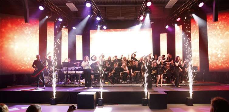 Wer die diesjährigen Konzerte verpasst hat, sollte sich bereits die Termine für die nächsten Shows der pjgbigband vormerken.  Foto: Louis Gutscher