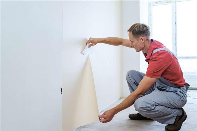 Wer ein paar Dinge beachtet, kann beim Tapezieren nichts falsch machen. Foto: Fotolia.com © yunava1 #120972636