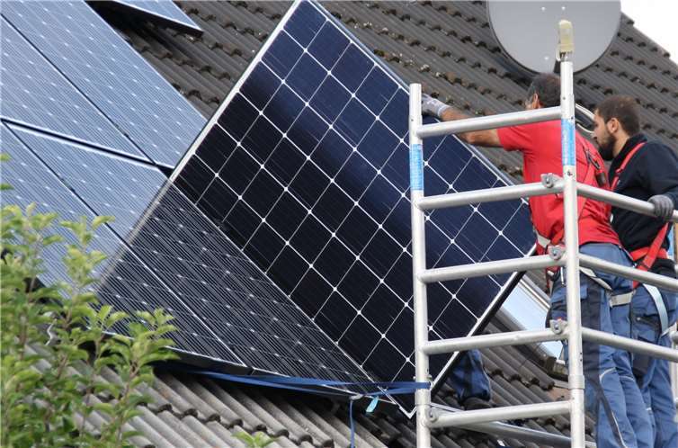 Wer eine Photovoltaikanlage betreibt, muss sie ins Marktstammdatenregister der Bundesnetzagentur eintragen. Foto: Marcelo Peerenboom/evm