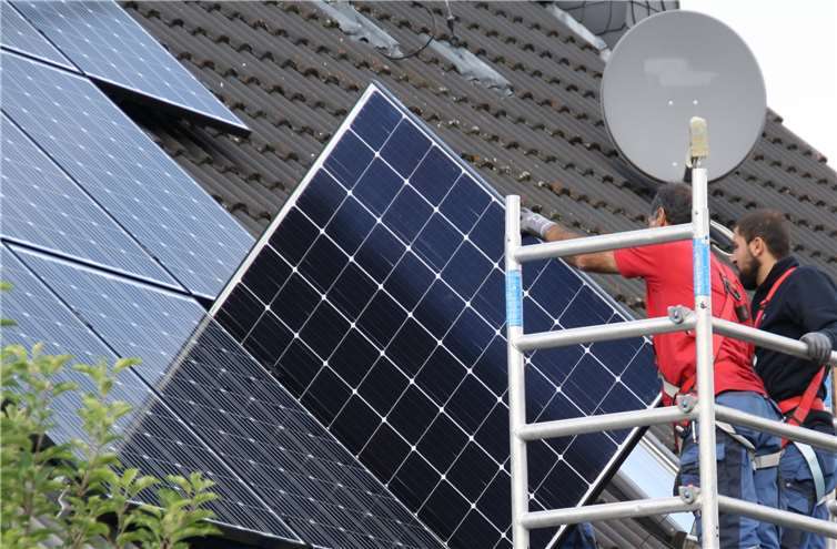 Wer eine Photovoltaikanlage betreibt, muss sie ins Marktstammdatenregister der Bundesnetzagentur eintragen. Foto: Marcelo Peerenboom/evm
