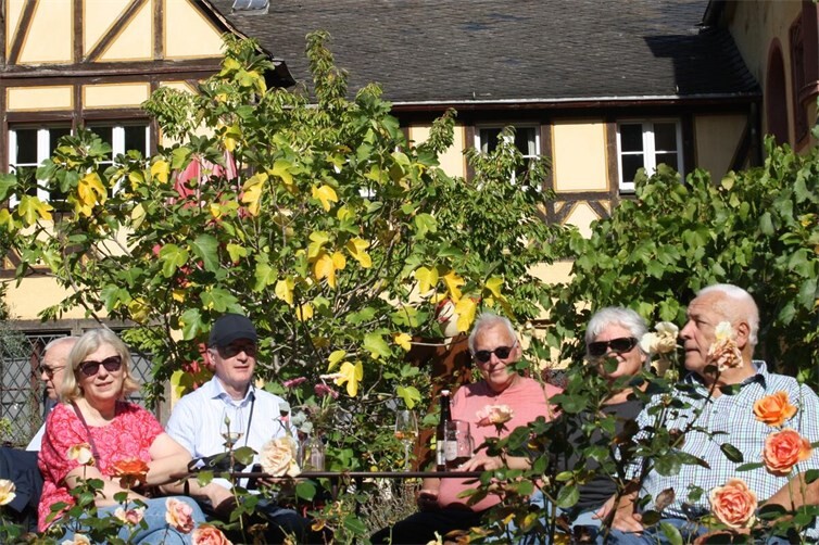 Wer es lieber im Freien mochte, ließ sich beim Fest gerne in einer der schmucken Weinlauben zum Verkosten seines „Mosel“ nieder.