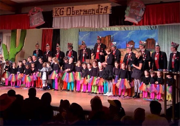 Wer hat Lust bei dieser Gruppe mit zu tanzen?privat