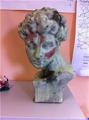 Wer ist der Eigentümer der Büste ? Foto: Polizei