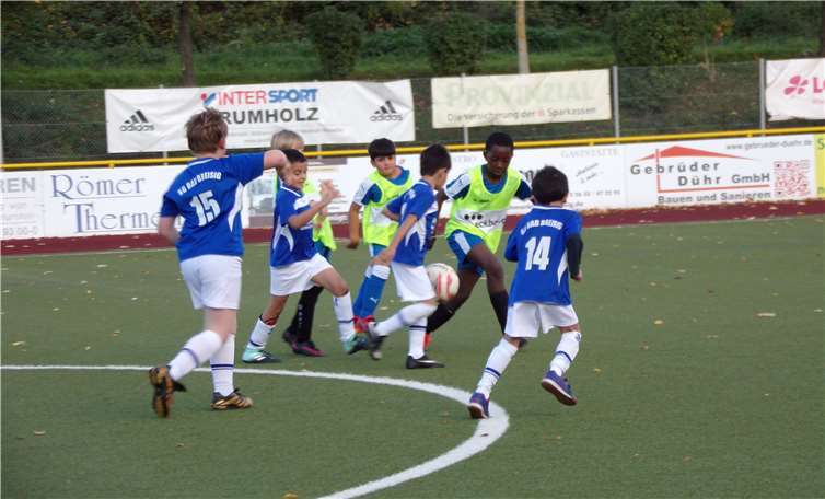 Wer ist wer - die beiden F-Jugendmannschaften hat viel Spaß beim internen Fußballduell.Foto: privat